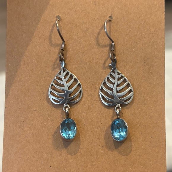 Sterling silver leaf dangling earrings with blue stones - Picture 1 of 3